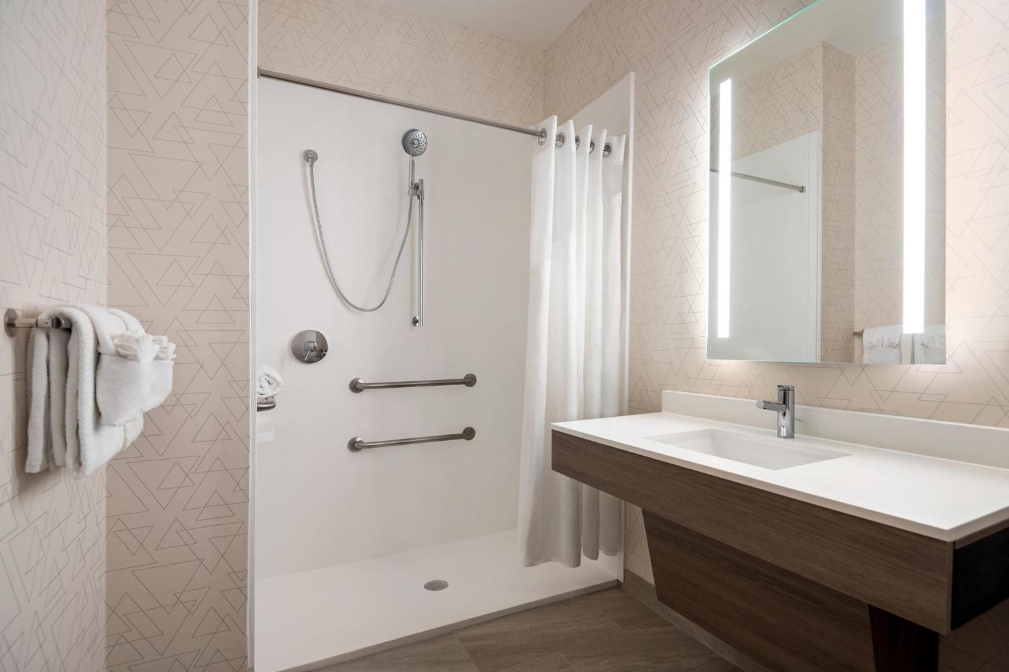 Holiday Inn Express & Suites Mobile West I-10 By Ihg Tillmans Corner Dış mekan fotoğraf