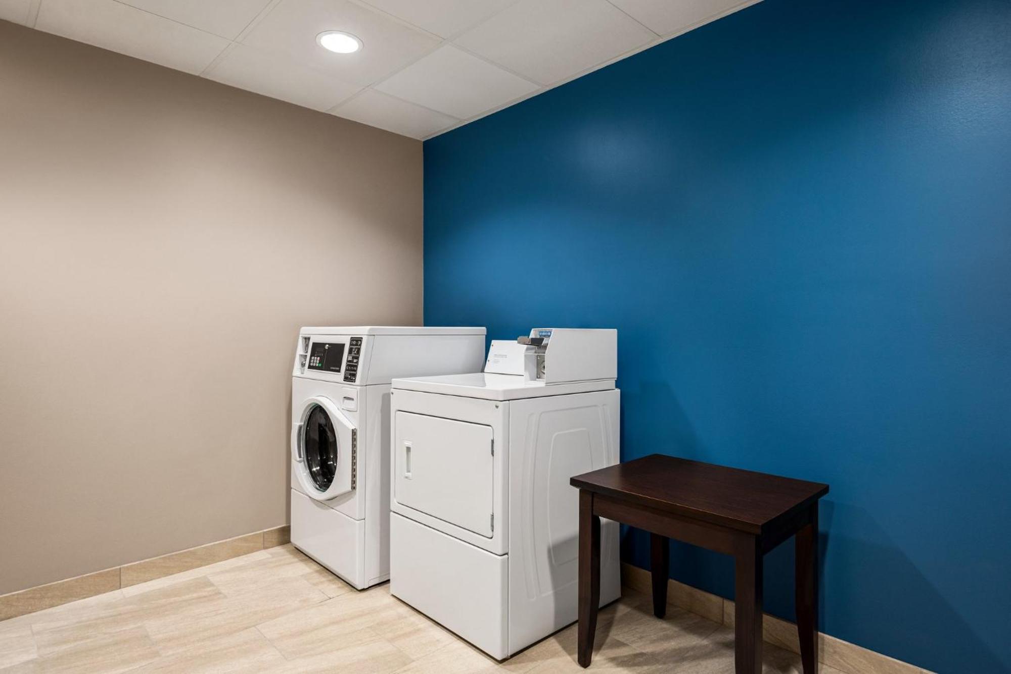 Holiday Inn Express & Suites Mobile West I-10 By Ihg Tillmans Corner Dış mekan fotoğraf