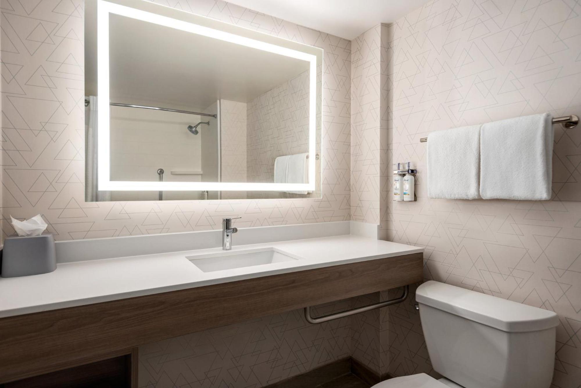 Holiday Inn Express & Suites Mobile West I-10 By Ihg Tillmans Corner Dış mekan fotoğraf