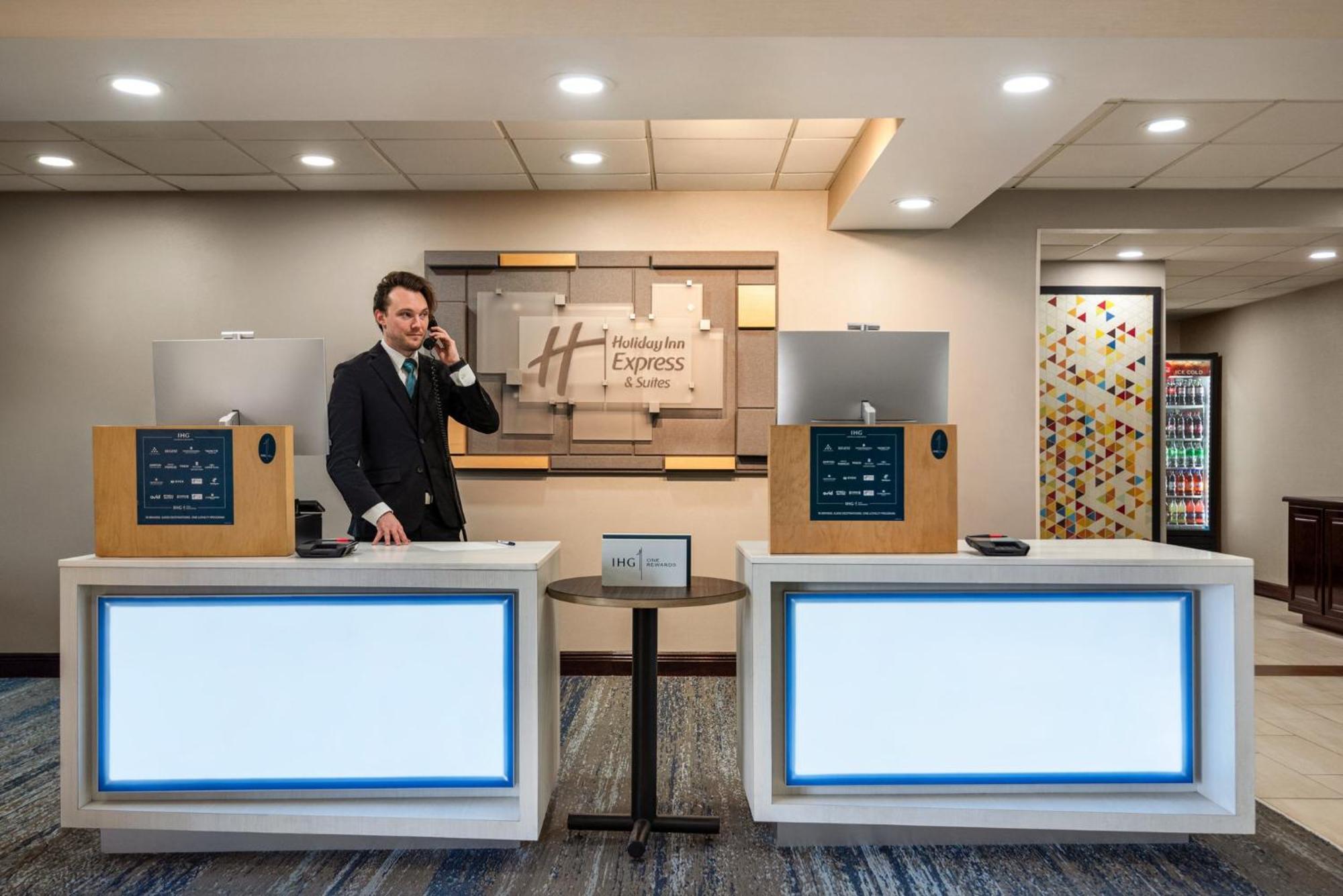 Holiday Inn Express & Suites Mobile West I-10 By Ihg Tillmans Corner Dış mekan fotoğraf