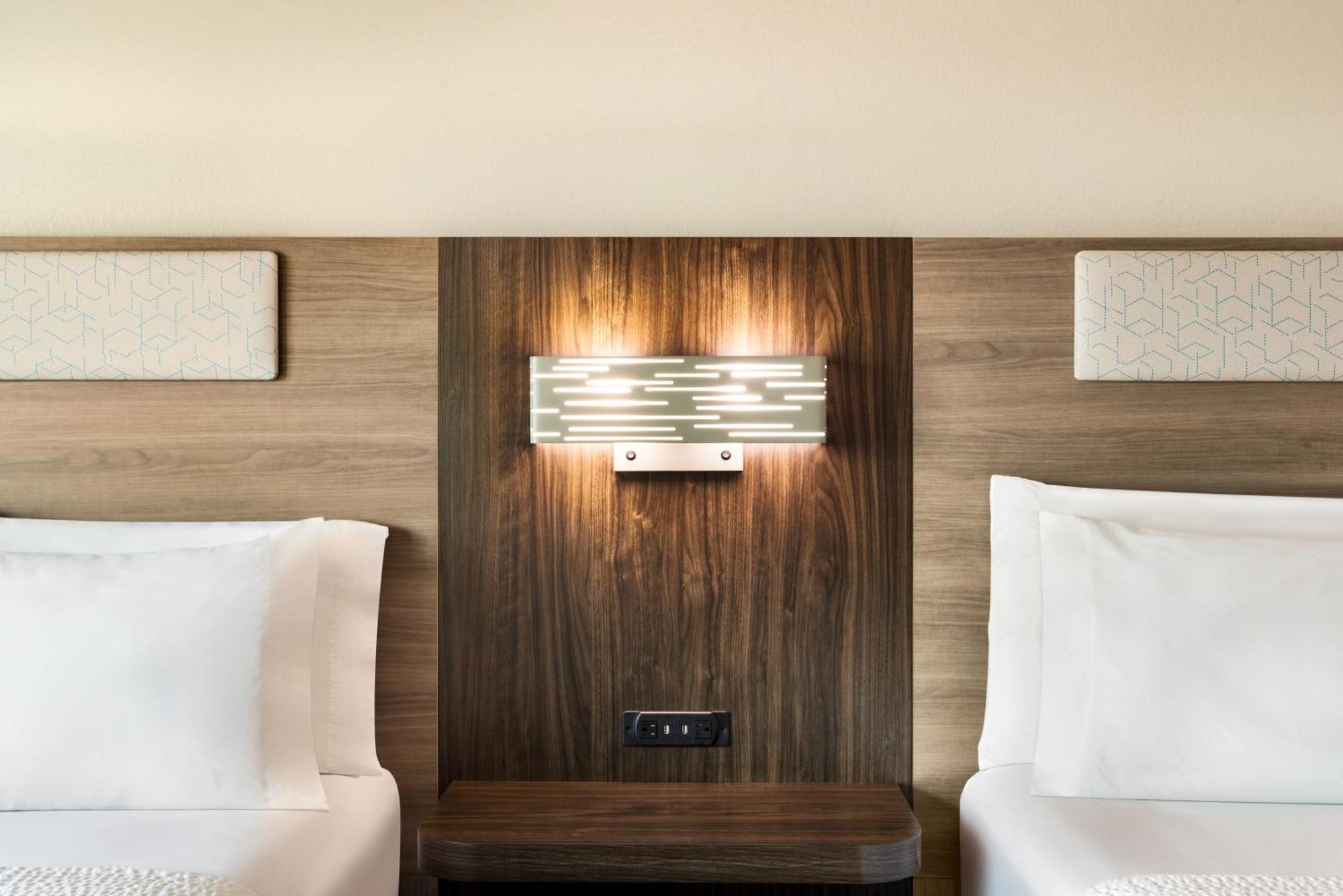 Holiday Inn Express & Suites Mobile West I-10 By Ihg Tillmans Corner Dış mekan fotoğraf
